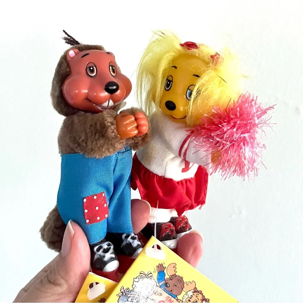 Vintage 80’s Get Along Gang beaver & dog clip hugger plush figures set of 2